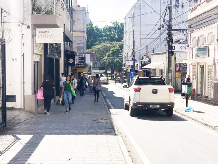 Comércio funciona até mais  tarde para o Dia das Mães