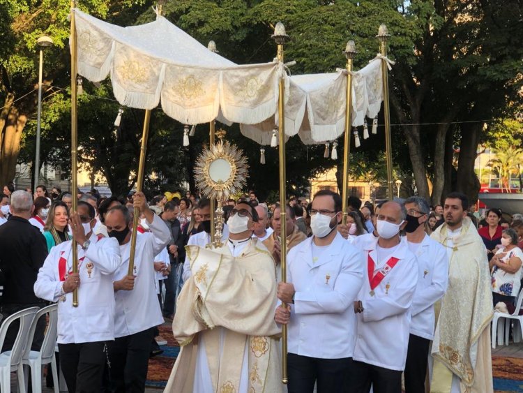 PREPARATIVOS ENCAMINHADOS  PARA RECEBER  O CORPO DE CRISTO!