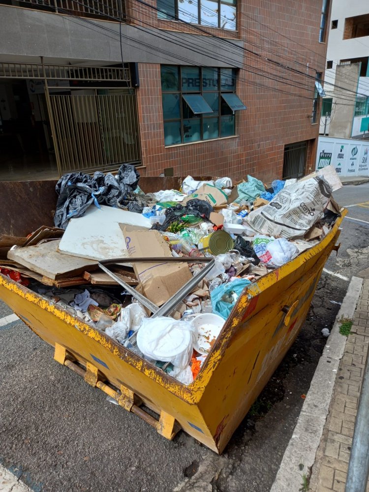 Caçambas cheias de lixo e entulhos: um problema sem solução em Itaúna!