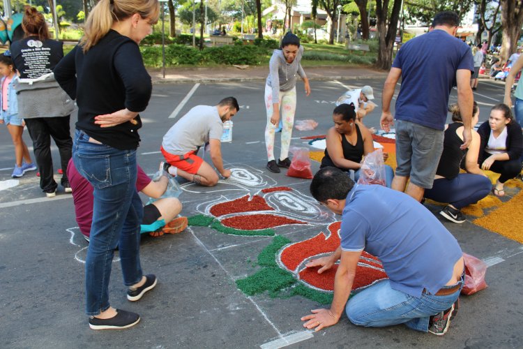 Arte e fé no entorno  da Praça da Matriz