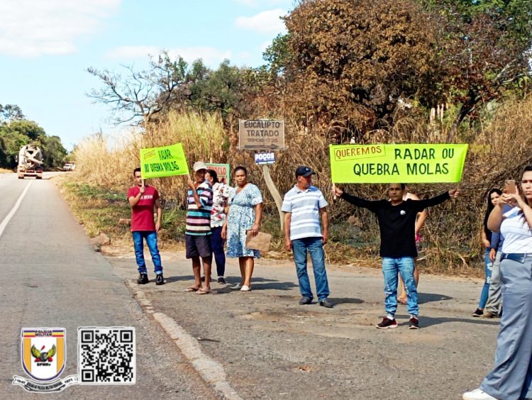 Comunidade faz manifestação na MG-431 devido a acidentes