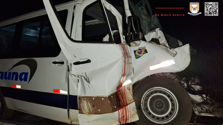 Carreta na contramão bate em micro-ônibus causando uma morte