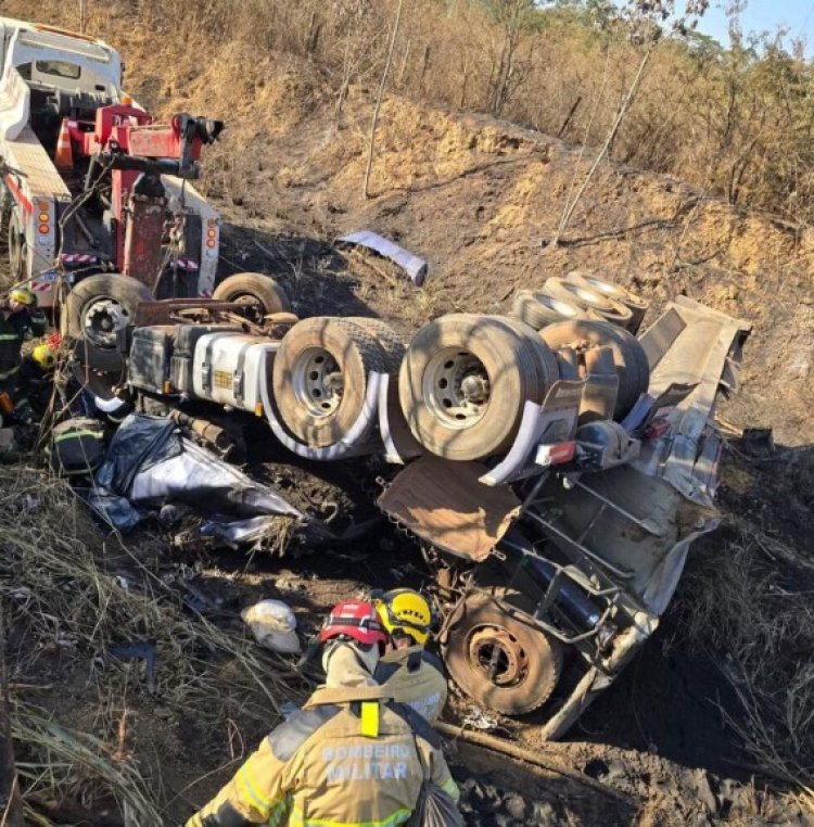 Acidente com carreta provoca morte de itaunense na Serra de Luz