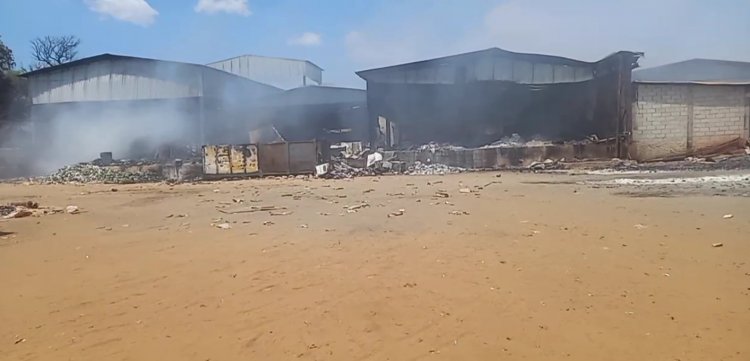 Vamos reconstruir o galpão da Coopert, destruído por um incêndio!