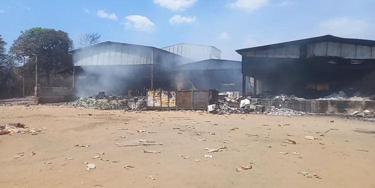 Vamos reconstruir o galpão da Coopert, destruído por um incêndio!