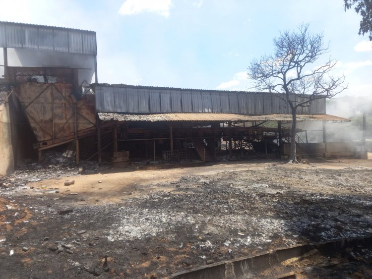 Vamos reconstruir o galpão da Coopert, destruído por um incêndio!