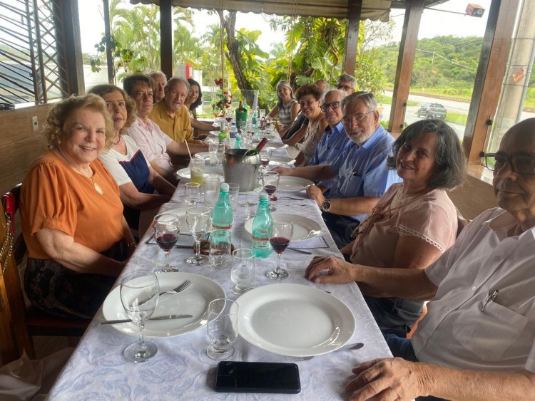 Acadêmicos da AILE  realizam encontro festivo