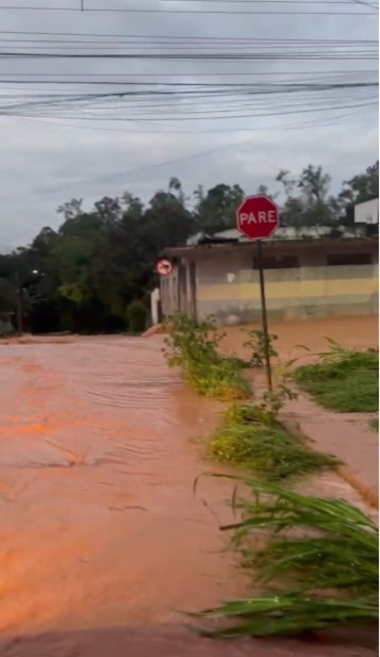 Chuva forte causou transtornos em Divinópolis na tarde de ontem, terça-feira, 14