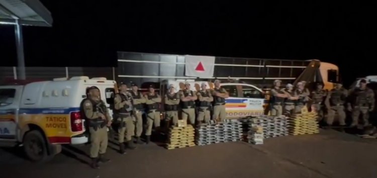 PM apreende 400 quilos de cocaína em Azurita, na MG-050