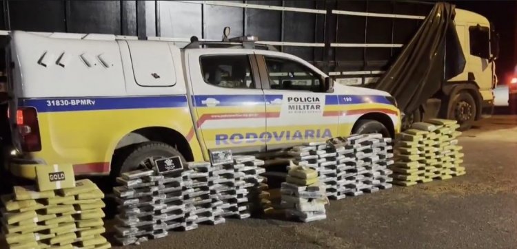 PM apreende 400  quilos da droga em Azurita, na MG-050