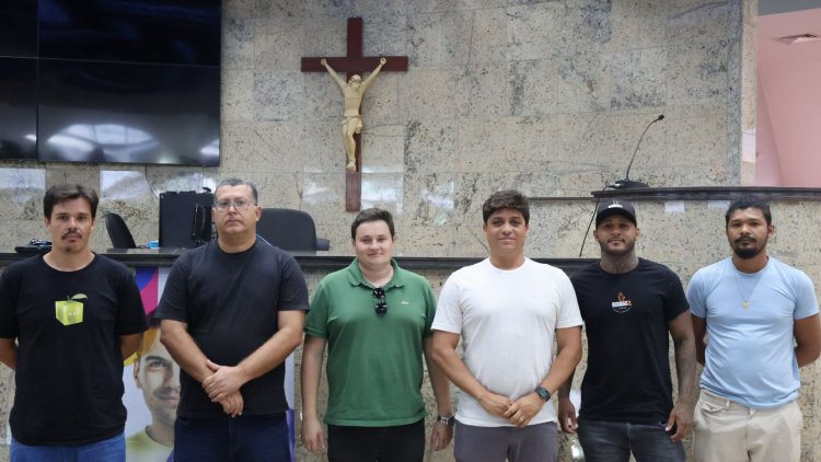 REUNIÃO - Câmara debate ações na Praça Celi