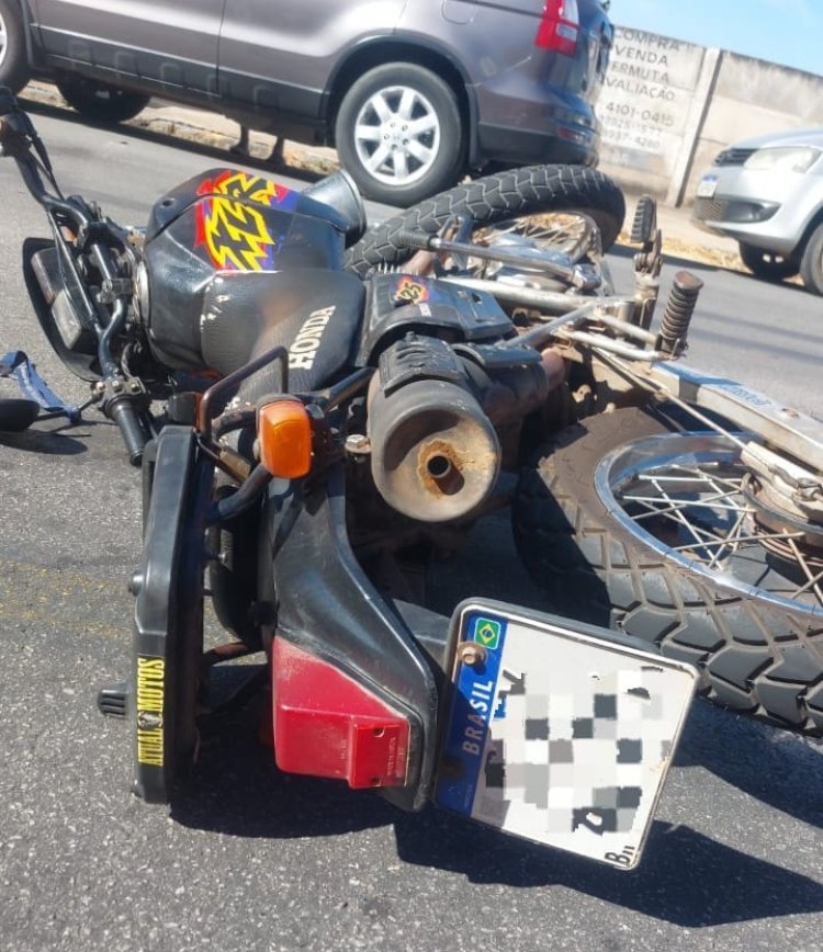 Motocicleta e carro colidem no Belvedere