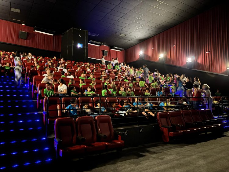 Prefeitura leva  alunos das escolas  rurais ao cinema